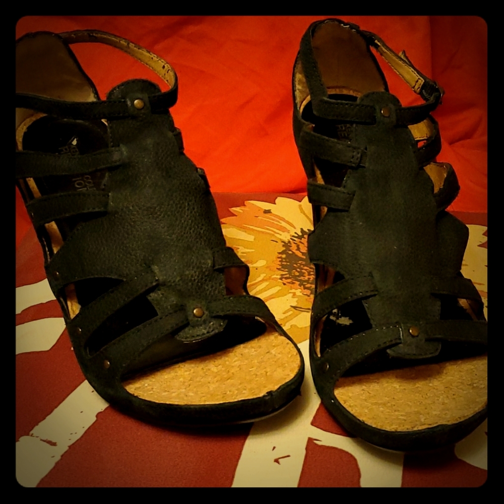 Kenneth cole reaction wedges